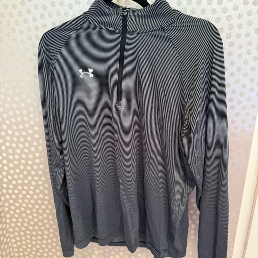 Under Armour Grey Lightweight Stripe Tech Quarter Zip Size Large active HeatGear